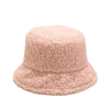 chapeau-bob-mouton-rose Un chapeau bob rose laine de mouton sur fond blanc