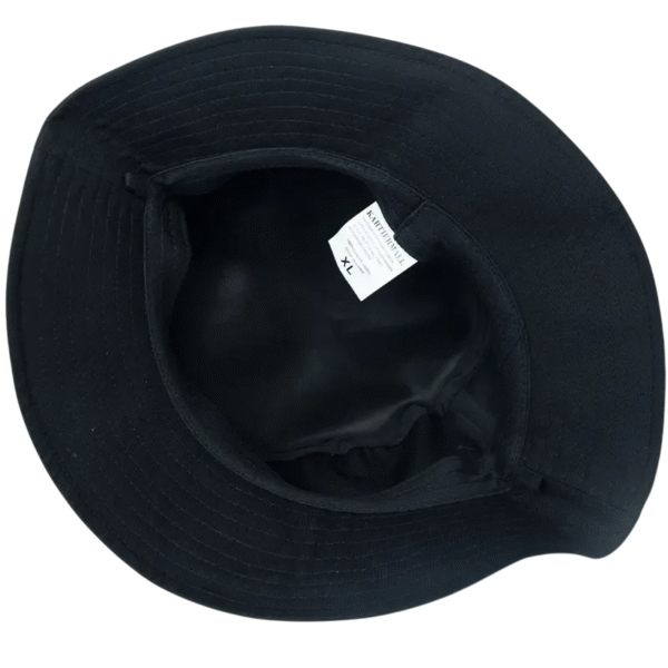 chapeau-de-pecheur-bob-noir-xl Un bob noir XL retourné pour montrer l'intérieur