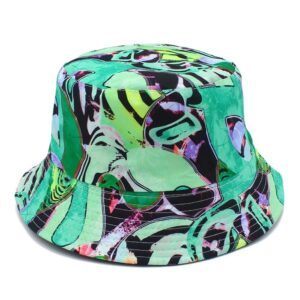Un bob avec des motifs colorés artistiques