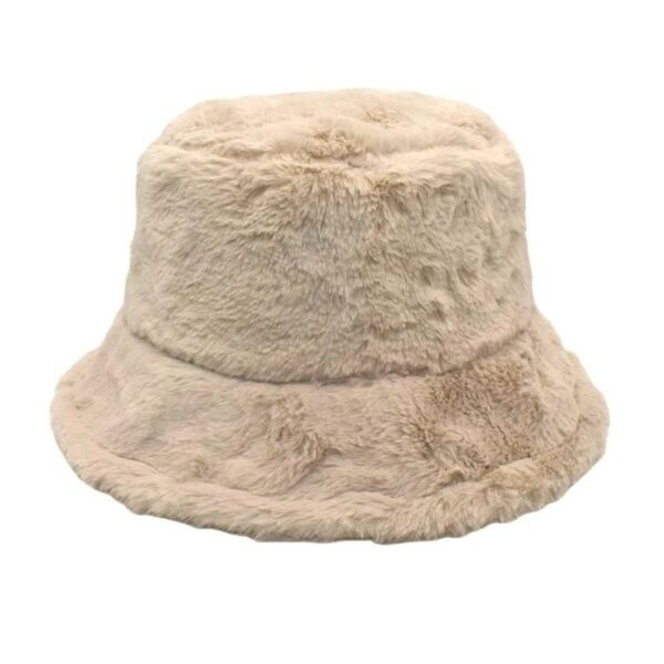 bob-beige-fourrure Un bob en fourrure couleur beige