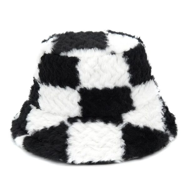 Bob chapeau en fourrure avec des gros carreaux noirs et blancs