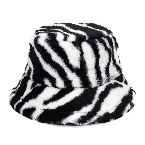 bob-fourrure-marbre Bob chapeau en fausse fourrure noir et blanc motif marbré