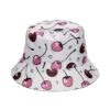 bob-fruit-cerise Un chapeau bob blanc avec des cerises imprimées
