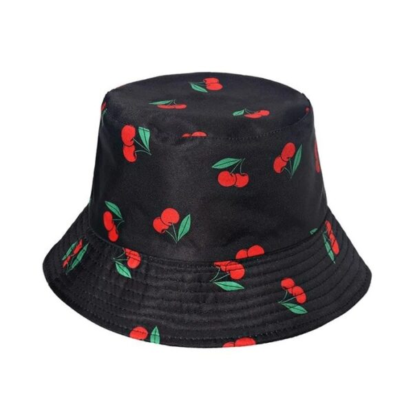 chapeau-bob-noir-cerises-fruit Un bob noir avec des cerises