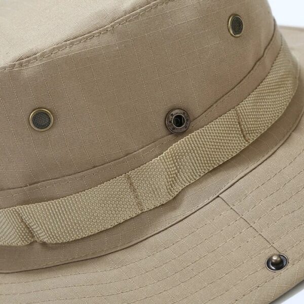 Bob safari zoom sur les caractéristiques du chapeau