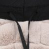 Zoom sur la qualité des coutures et du tissu du chapeau bob velours