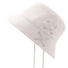 bob-chapeau-gothique-blanc Un bob blanc style gothique avec des chaînes intégrées