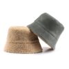 Bob chapeau en cuir couleur gris avec fourrure intérieure
