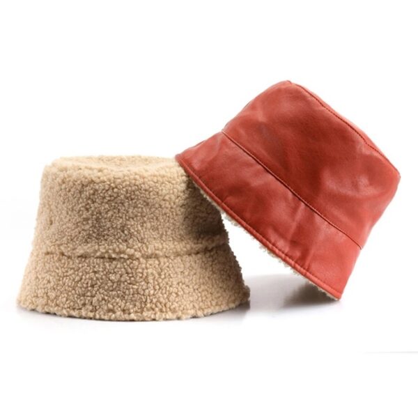 Bob rouge en cuir avec fourrure intérieure