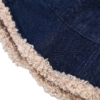 Zoom sur la qualité de la fourrure du bob en jean