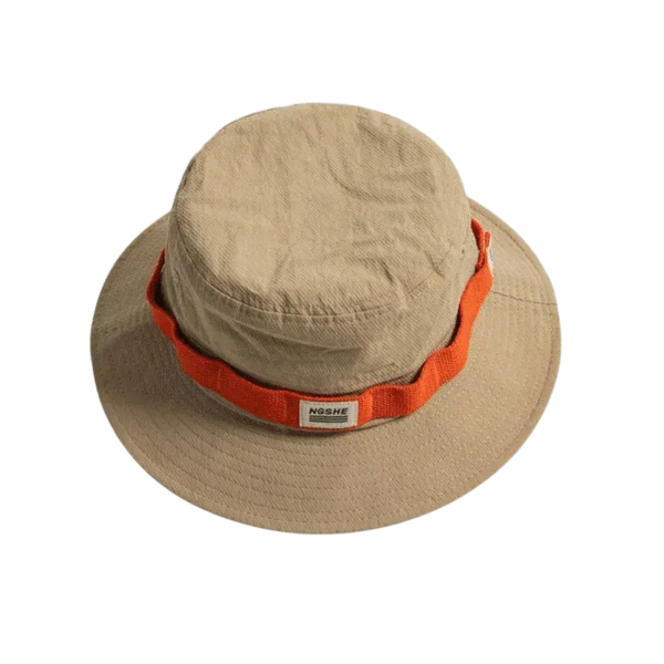 Un bob chapeau montré de dessus fond blanc
