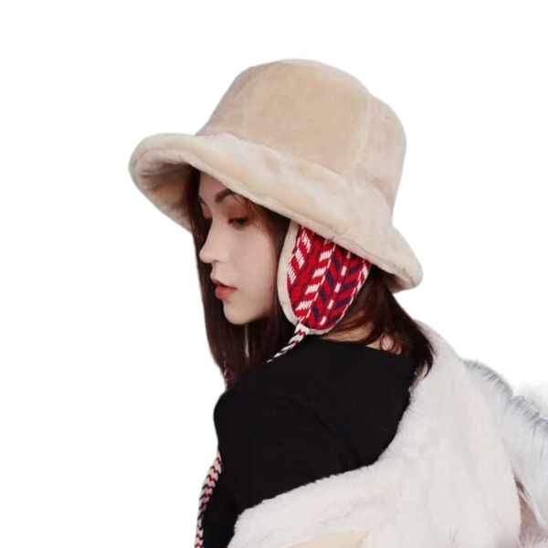 chapeau-bob-avec-ficelle-fourrure-chaud Femme porte le bob avec ficelle doux en laine