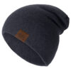 Un bonnet pour homme de couleur bleue sur fond blanc