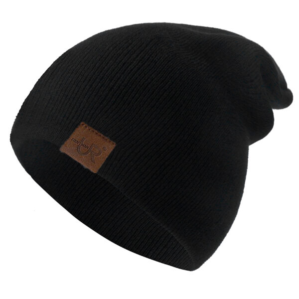 Un bonnet pour homme de couleur noir sur fond blanc