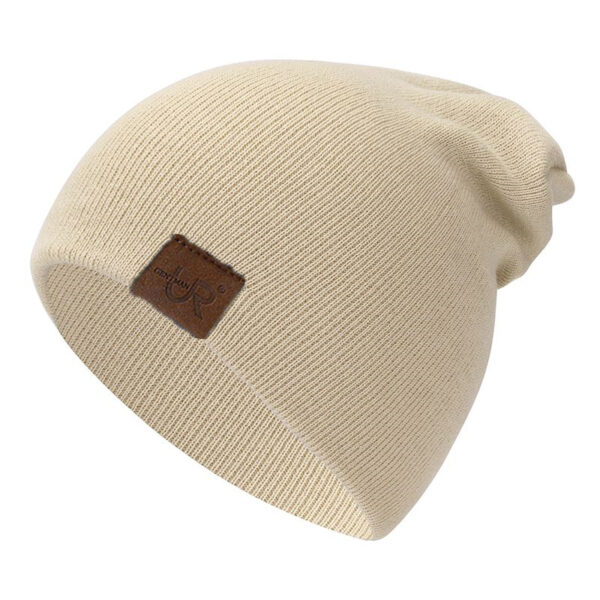 Un bonnet pour homme de couleur beige sur fond blanc
