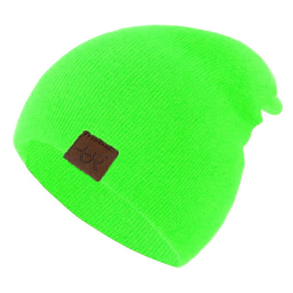 Un bonnet pour homme de couleur verte présenté sur fond blanc