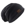 bonnet-homme-streetwear-noir Bonnet homme streetwear noir sur un fond blanc