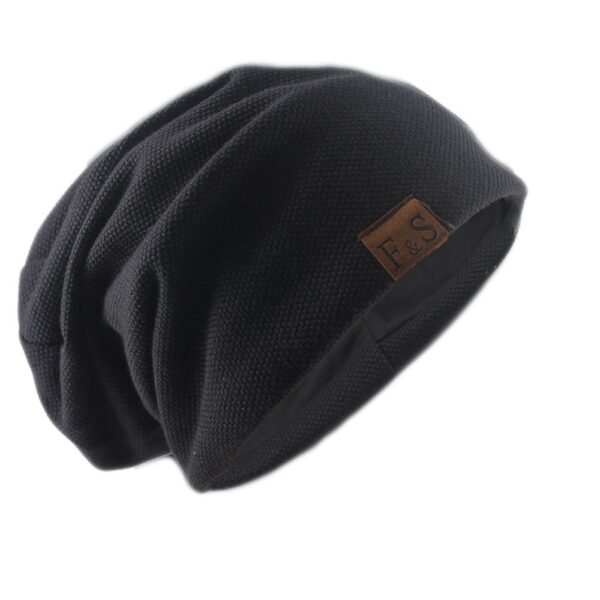 bonnet-homme-streetwear-noir Bonnet homme streetwear noir sur un fond blanc