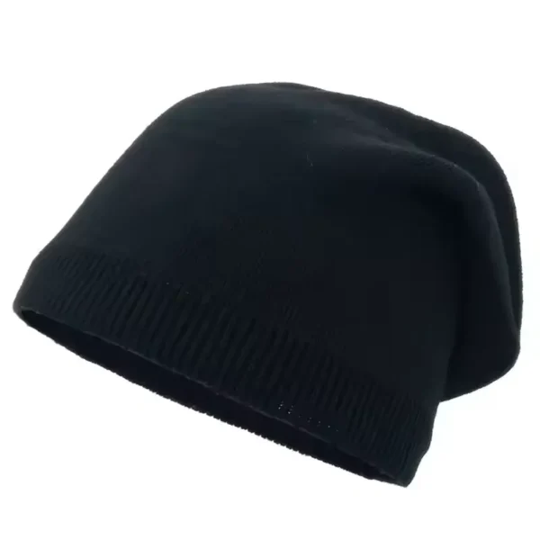 bonnet-100-coton-femme-noir Un bonnet 100% coton noir sur fond blanc