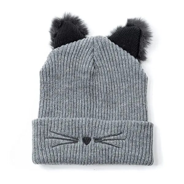bonnet-a-oreille-gris Un bonnet à oreille gris est présenté sur un fond blanc