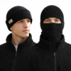 bonnet-cagoule-2-en-1-noir Un modèle porte un bonnet cagoule sur la tête tantot en mode bonnet simple tanto en mode bonnet totalement déplié comme une cagoule sur un fond clair