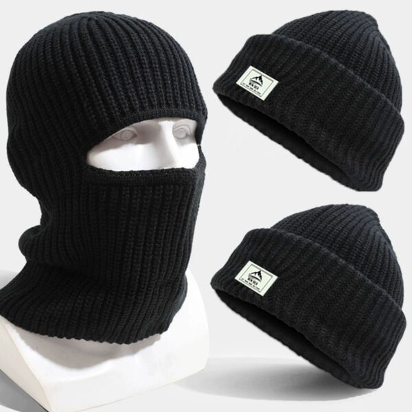 bonnet-cagoule-integral Tête de mannequin en plastique porte un bonnet cagoule noir