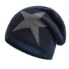 Un bonnet étoile bleu est présenté sur un fond blanc