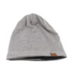 bonnet-hiver-doux-elegant Un bonnet streetwear posé à plat sur fond blanc