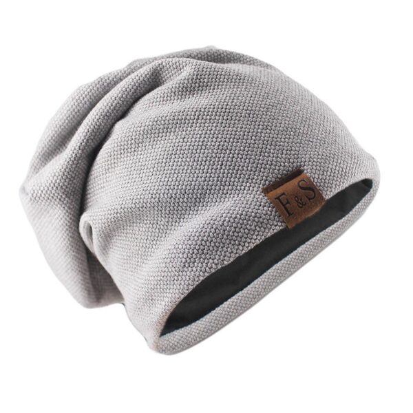 bonnet-homme-streetwear-gris Bonnet homme streetwear gris sur un fond blanc