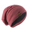 bonnet-homme-streetwear-rouge Bonnet homme streetwear rouge sur un fond blanc