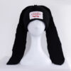 Bonnet lapin noir sur une tête de mannequin en plastique