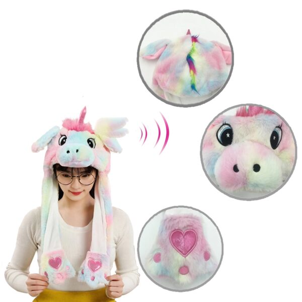Une fille porte un bonnet licorne oreille qui bouge sur un fond blanc