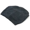 bonnet-pour-femme-doux-elegant Un bonnet en coton est posé à plat sur un fond blanc