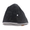 interieur-chaud-hiver-bonnet-homme-streetwear Un bonnet homme streetwear est retourné sur lui même pour montrer son revêtement intérieur doux