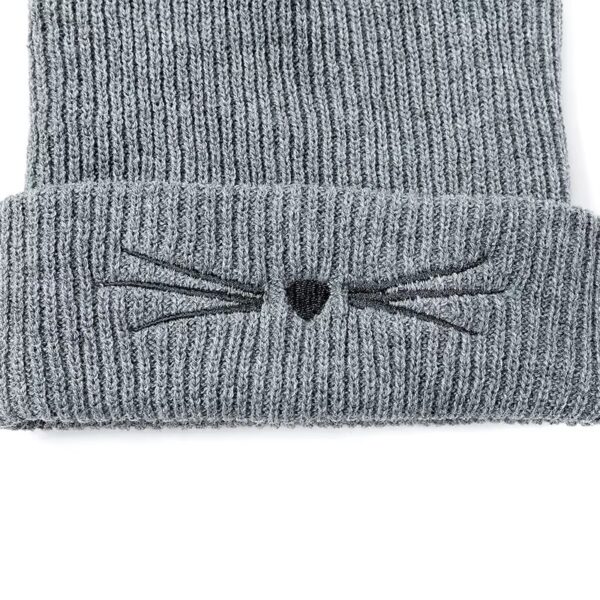 motif-brode-chat-sur-bonnet-laine Bonnet à Oreille