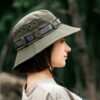 bob-chapeau-anti-ultraviolets Une femme de profil porte un chapeau bob