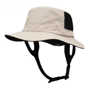 bob-sport-beige Un bob chapeau beige clair pour le sport est présenté sur un fond blanc