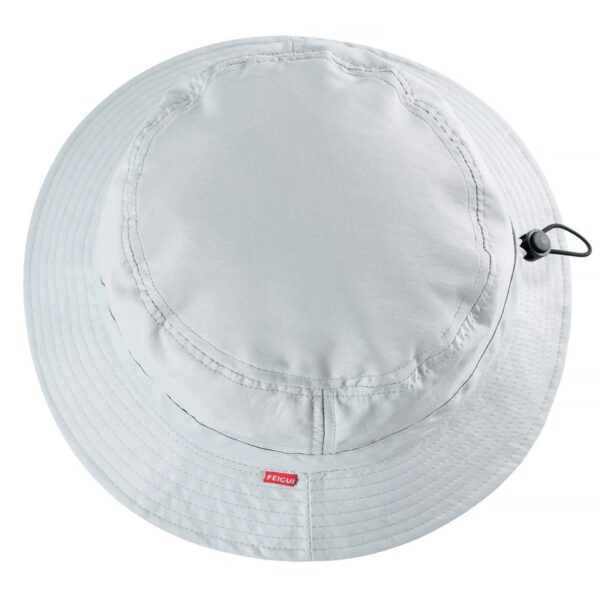bob-chapeau-ideal-pour-le-golf Un bob chapeau blanc est montré du dessus sur fond blanc
