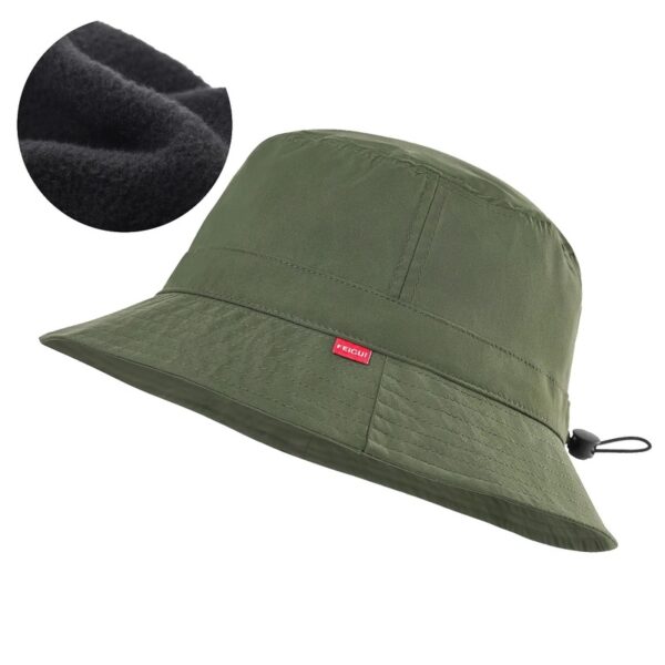 bob-pour-golfeurs-vert Le bob chapeau de golf de couleur verte en version hiver avec revêtement intérieur polaire est présenté sur un fond blanc