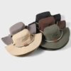 bob-chapeau-pour-la-randonnee-voyages Plusieurs chapeaux style randonnée sont présentés sur un fond gris clair