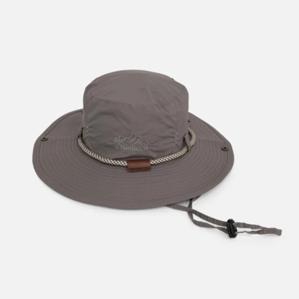 bob-randonnee-homme-gris Un chapeau d'aventurier de couleur grise sur un fond clair