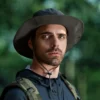 chapeau-anti-uv-exploration-resistant-chaleur Un aventurier porte un chapeau stylé dans une jungle