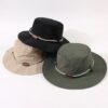 chapeau-de-pecheur-homme-design-aventurier Trois chapeaux d'aventurier sont présentés sur un fond clair