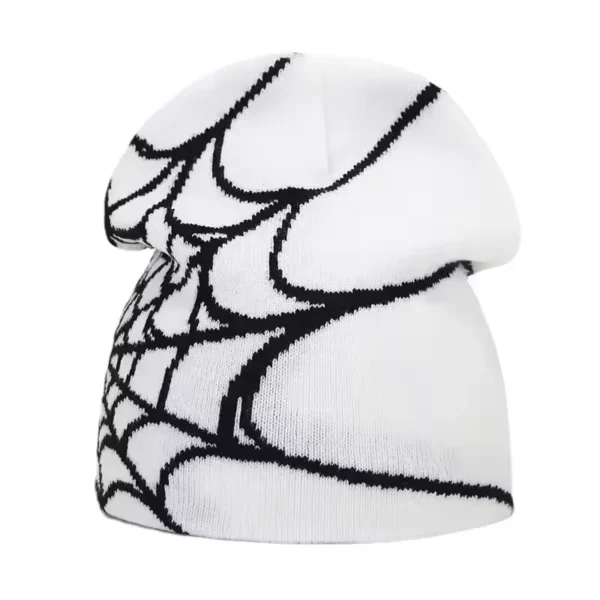 bonnet-de-ski-homme-blanc-motif-graphique-noir-design-moderne Bonnet de ski pour homme blanc avec motif graphique noir, présenté de profil, offrant un design moderne et contrasté pour la saison hivernale.