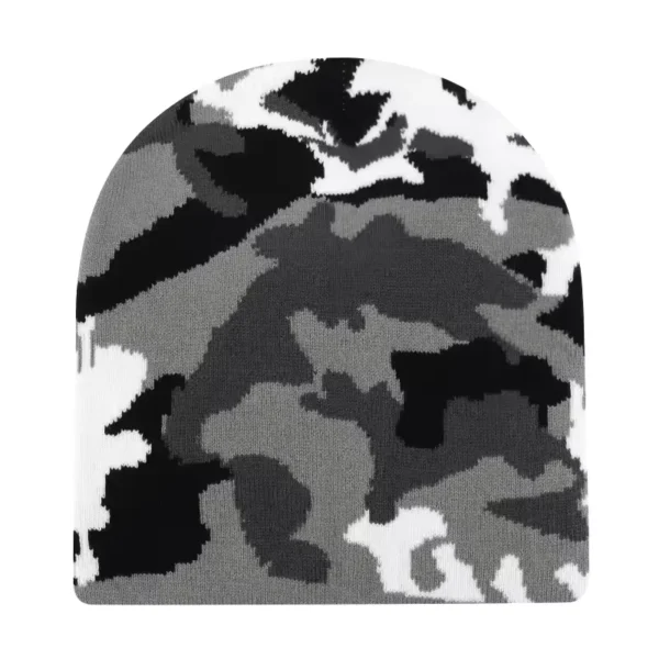 bonnet-de-ski-homme-camouflage-gris-noir-style-militaire Bonnet de ski pour homme à motif camouflage gris et noir, conçu pour un look discret et robuste lors des activités en montagne.
