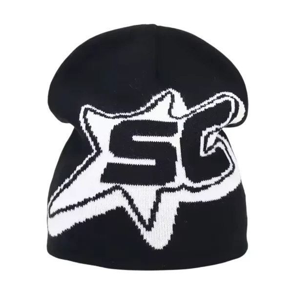 bonnet-de-ski-homme-noir-logo-etoile-blanche-contrastant Un bonnet de ski pour homme noir, décoré d’un logo étoile blanche contrastant, parfait pour un style sobre et masculin en conditions hivernales.