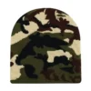 bonnet-de-ski-pour-homme-camouflage-vert-kaki-style-outdoor Bonnet de ski pour homme avec motif camouflage vert et kaki, inspiré de l’univers outdoor et parfait pour les sports d’hiver par temps froid.
