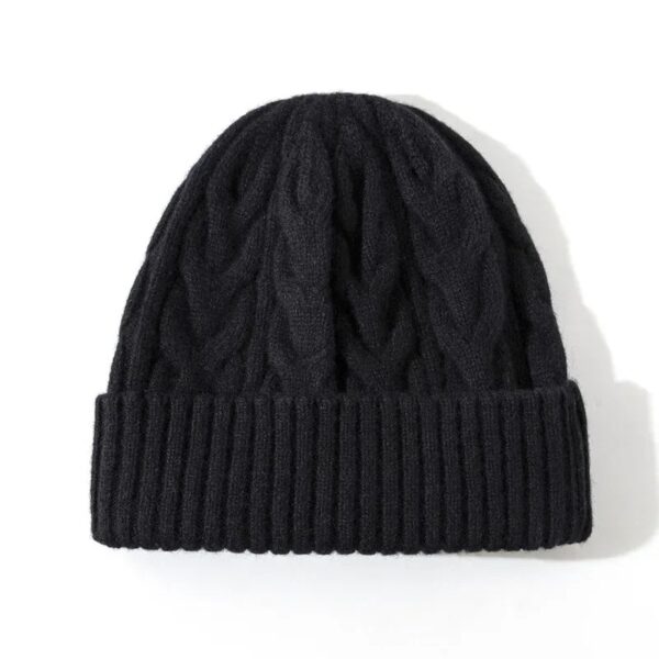 bonnet-noir-femme-en-laine-avec-grosse-maille Bonnet noir pour femme en laine, grosse maille et revers côtelé.