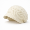 chapeau-beret-femme-ivoire-tricot-structure-chaleur Chapeau béret femme ivoire en tricot structuré, vue studio mettant en valeur la forme et la chaleur du bonnet